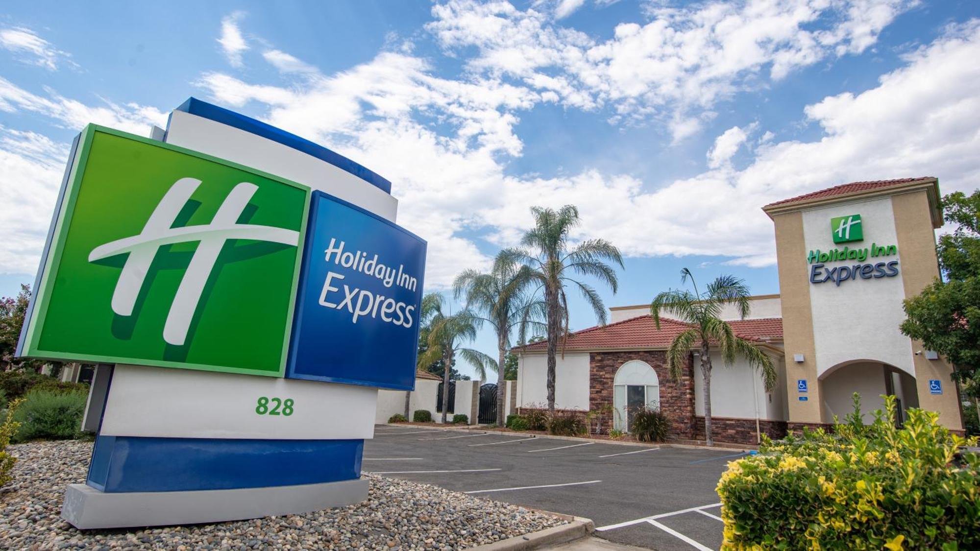 Holiday Inn Express Oakdale, An Ihg Hotel Kültér fotó